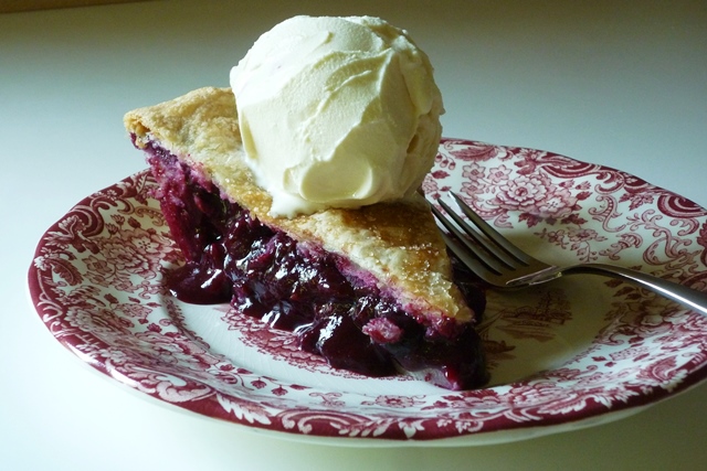blueberry pie slice a la mode