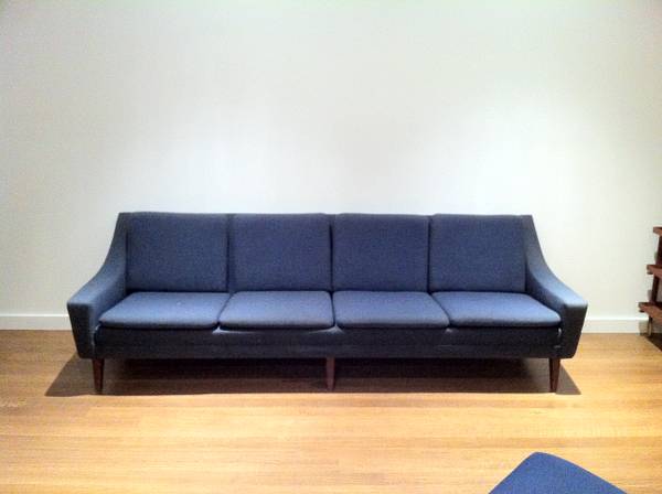 01-Navy Hans Olsen Sofa