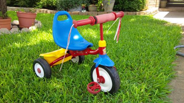 01 Radio Flyer Tricycle