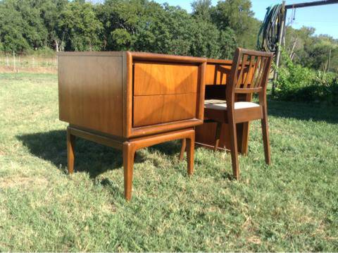 07-Midcentury Modern Desk