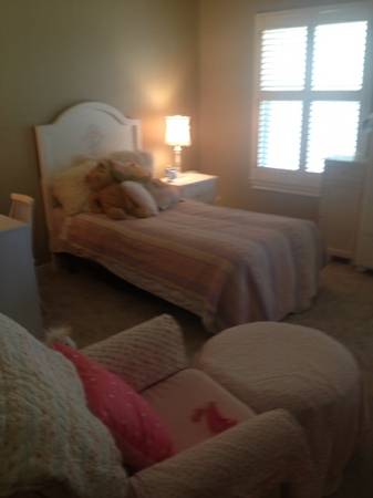 09 White Bedroom Set