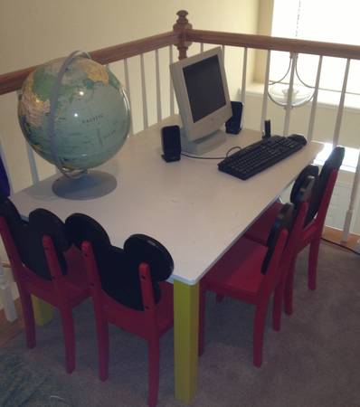 13 Mickey Mouse Kids Table