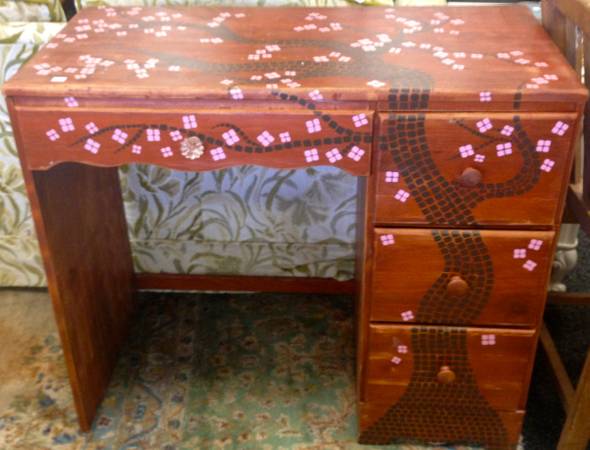 05 Handpainted Child's Desk