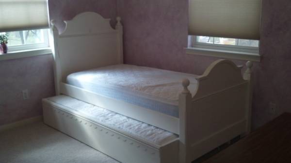 10 White Twin Trundle Bed and Bookshelf