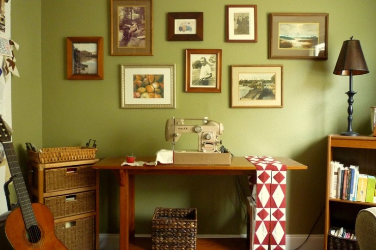 Vintage White Sewing Machine plus Gallery Wall2
